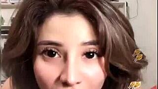 Hot girl performs Lo Hong Bingo dance