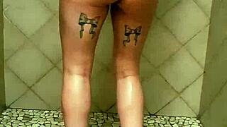 Gran Culo Se Mueve En La Ducha