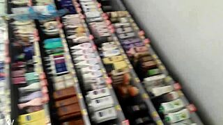 i'm filmng the gordinha in the supermarkt