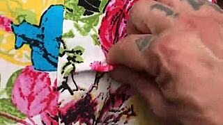 Fa�o uma massagem deliciosa na minha inteada com final feliz sex toy