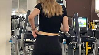 gym beauty accepts bathroom invite 😏