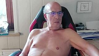 norbertww - abspritzen cor der cam bei chaturbate - apr 23 2025
