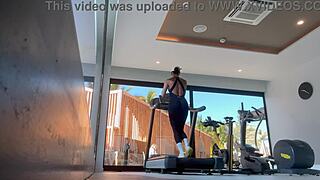 real amateur tanned woman needs help from pool boy