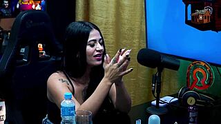 Novinha cek kontol sambil telanjang di podcast