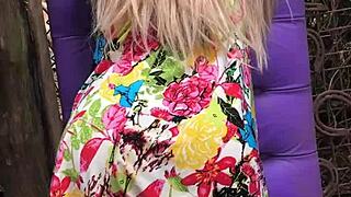 Fa�o uma massagem deliciosa na minha inteada com final feliz sex toy