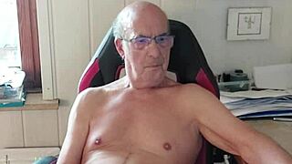 norbertww - abspritzen cor der cam bei chaturbate - apr 23 2025