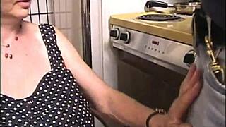 Eu Amo os Tetões Grandes da Minha Vovó Peituda