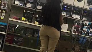 Spotting a big booty at walmart leads to casual encounter