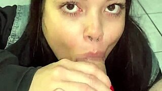 Um boquete garganta profunda e uma cavalgada invertida da debora prado antes de dormir