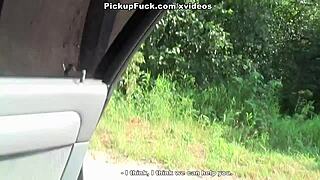 Curvă cu tate mari futută