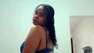 Gostosa Dançando Funk Putaria Bem Gostoso E Mostrando Seus Peitinhos Gostosos Para A Camera