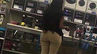 Spotting a big booty at walmart leads to casual encounter