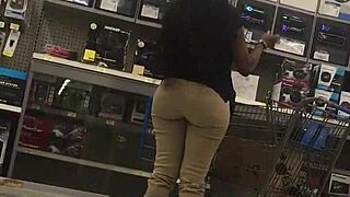 Spotting a big booty at walmart leads to casual encounter