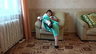 bbw masturbates her clit and her pussy