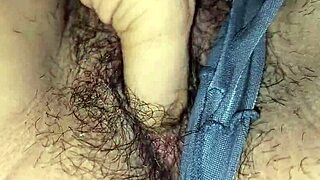 Kuumottava opiskelija esittelee mehukasta pilluaan