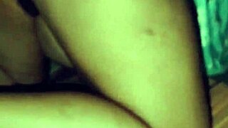 Perra madura se masturba con su consolador