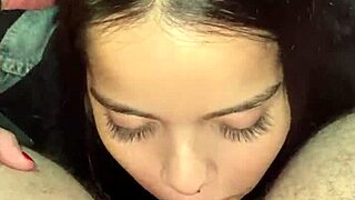 Um boquete garganta profunda e uma cavalgada invertida da debora prado antes de dormir