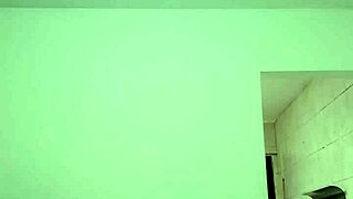 Gostosa Dançando Funk Putaria Bem Gostoso E Mostrando Seus Peitinhos Gostosos Para A Camera