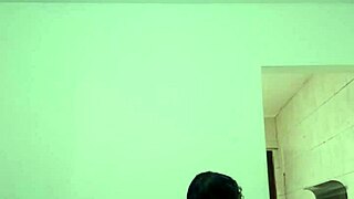 Gostosa Dançando Funk Putaria Bem Gostoso E Mostrando Seus Peitinhos Gostosos Para A Camera