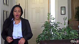 Nyssa Nevers Uses Dildo On Her Big Clit In Solo Session.