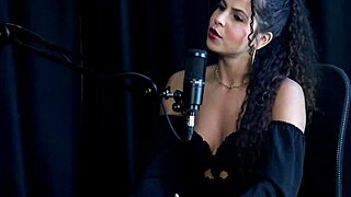 Model gives tips to women and chats with mom about selling content