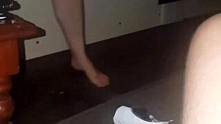 Wife pissing for me in intriguing display