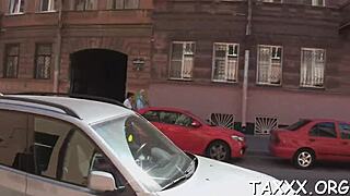 Annan kurkkutyötä webkameralla