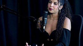 Model gives tips to women and chats with mom about selling content