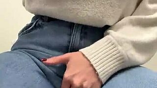 Горячая худышка латиноска Ката терпит жесткий airtight гангбанг с диким проникновением