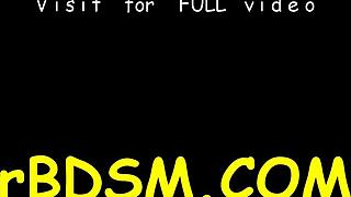 Sexy leketøytortur for hot jente i BDSM bondage og hard lek.