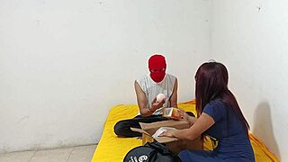 절친이 토르소로 축 늘어진 자지 쥐어짜 매일 딸딸이 원하는 년