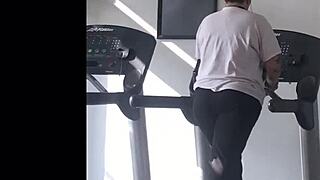 Big ass BBW girl bounces on treadmill