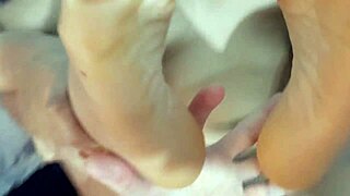 divino el coño y las patas de esta chica culona por dios