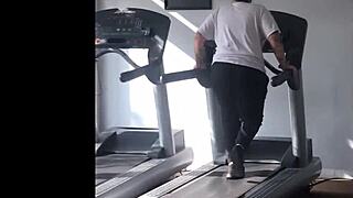 Big ass BBW girl bounces on treadmill