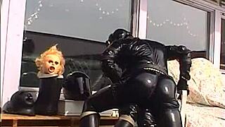 I love Roxina's retro rubber look, so shiny and horny in XXL.