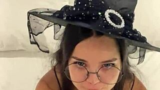 Você acha que a bruxinha Deborah Prado engole meu pau como bruxaria?