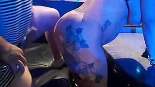 Sexo no meio da boate. Creampie latina outdoor public voyeur