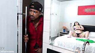 plumber drills bbc into pri melancias juicy fat ass 😈