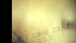 Tinder kurvička dovolí divokú sex sesiu - dievčatá šalejú