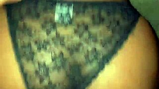 latina caliente con grandes tetas naturales se la follan despues de subir a la casa