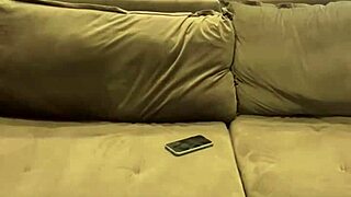 Asiatica calls motoboy for pizza and gets fucked without condom!