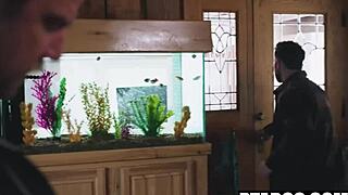 Travel Buddies Find Naked Woman in Airbnb