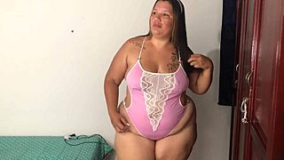 madrastra pervertida no deja asu hijastro sin follar