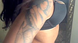 Tirando a virgindade do c zinho da nossa amiga gostosa ela n�o deixou colocar tudo completo no red e no cher