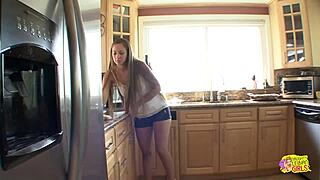 Taboos do not get in the way of lesbians rose monroe and sofia cruz banging 😈