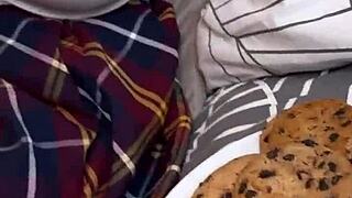 Büyük Doğal Memeler mi Kurabiye mi Videoda Doğal Varlıklar Karşılaştırması