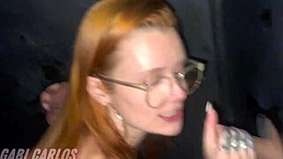 eu e minha amiga ruiva no glory hole da casa de swing freedom chupamos muito gostoso enquanto corno filmava