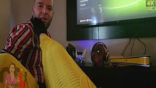 o corno nem percebeu que demorei para voltar da academia trouxe supresinha para ele na buceta e o fiz limpar tudinho