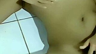 Menari Telanjang Sambil Colmek Komen Mesumnya Dong 😈