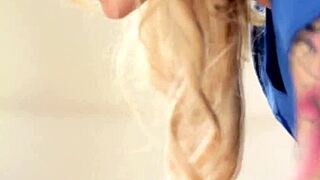 Hot Masseuse Provides Detailed Pussy Rubbing Session